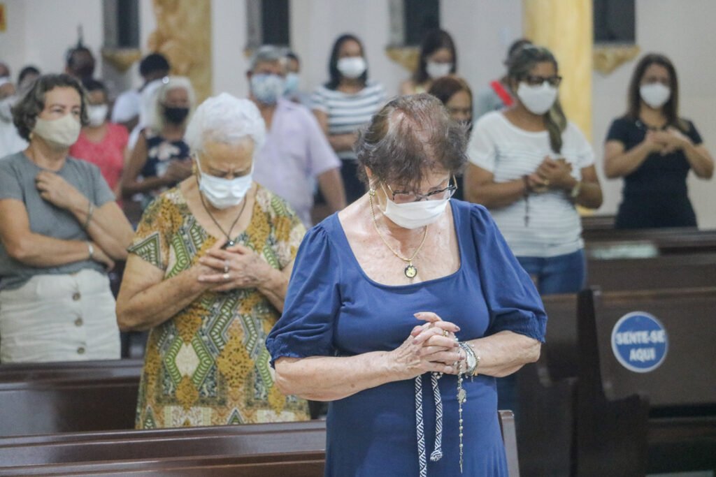 Paróquia de Fátima realiza missa da quinta-feira santa